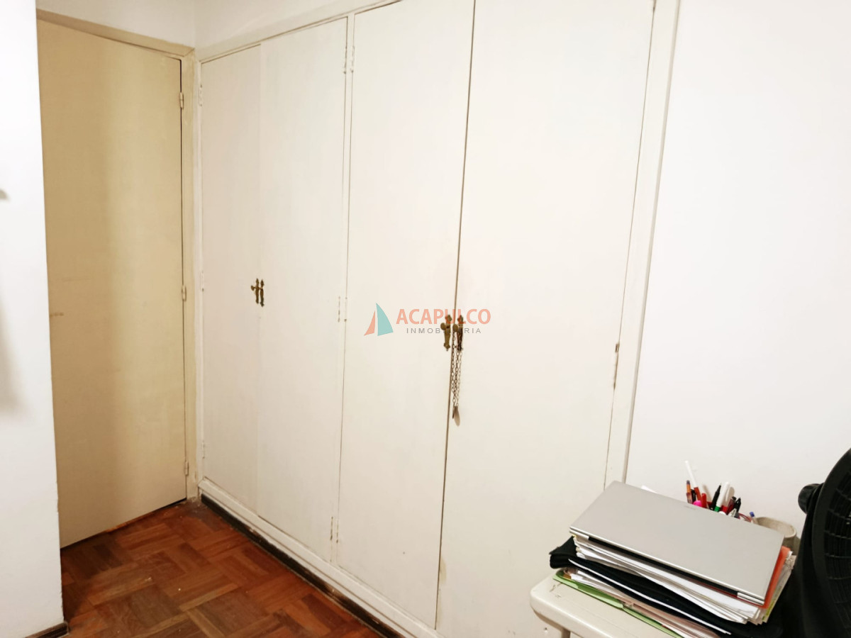 Casa ID.4630 - Casa en Venta 4 Dormitorios, 3 baños, fondo con Piscina y Parrillero.