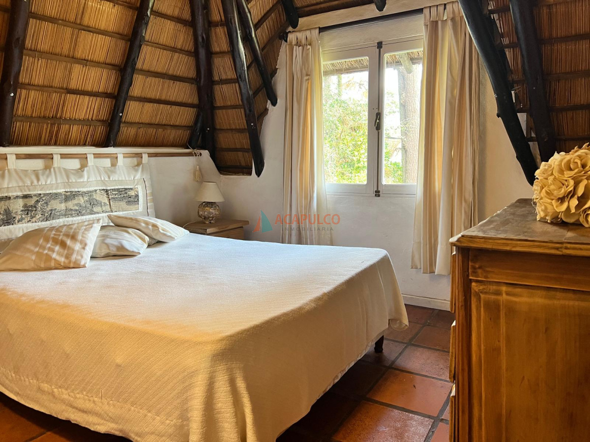 Casa Ref.4722 - HERMOSO CHALET EN PINARES DE 4 DORMITORIOS CON PISCINA