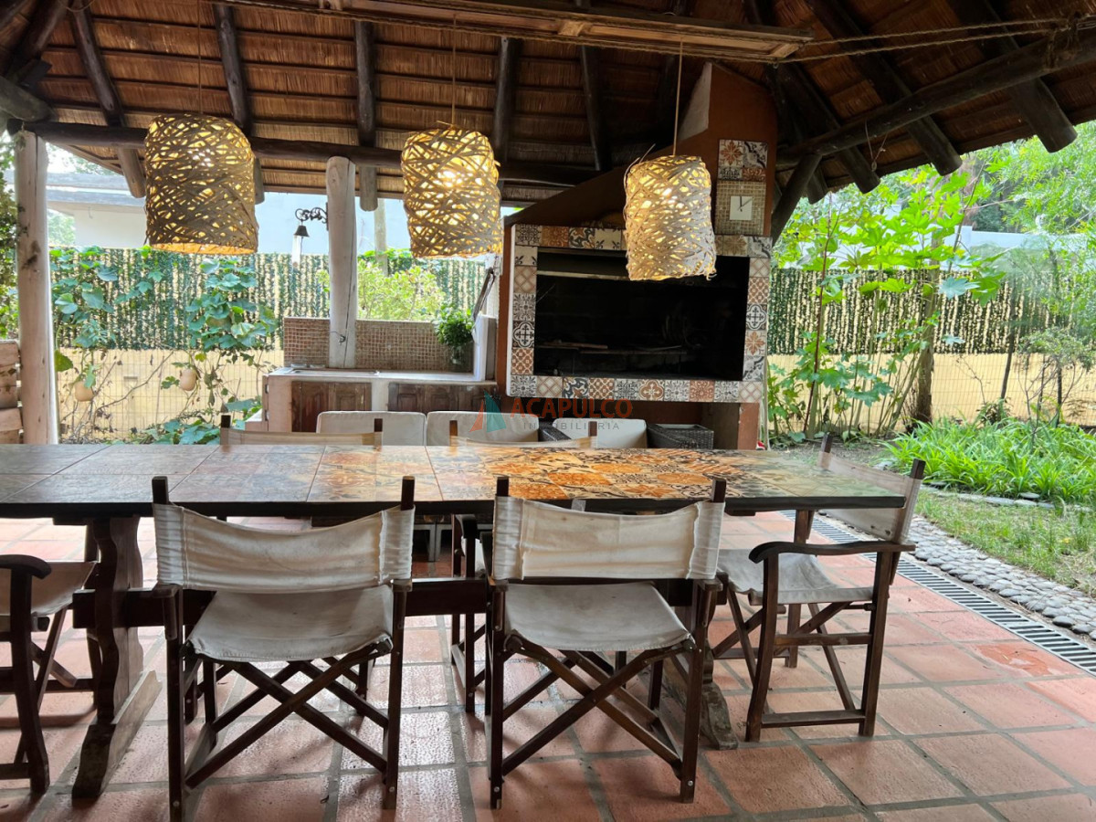 Casa ID.4722 - CASA EN PINARES 4 DORMITORIOS CON PISCINA