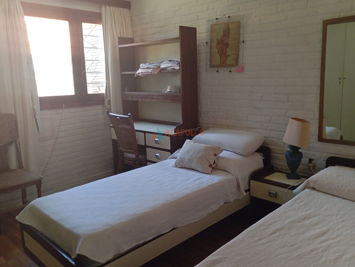 Casa Ref.2446 - CASA EN PINARES A 300 METROS DEL MAR - 4 dormitorios 3 baños y parque con Parrillero