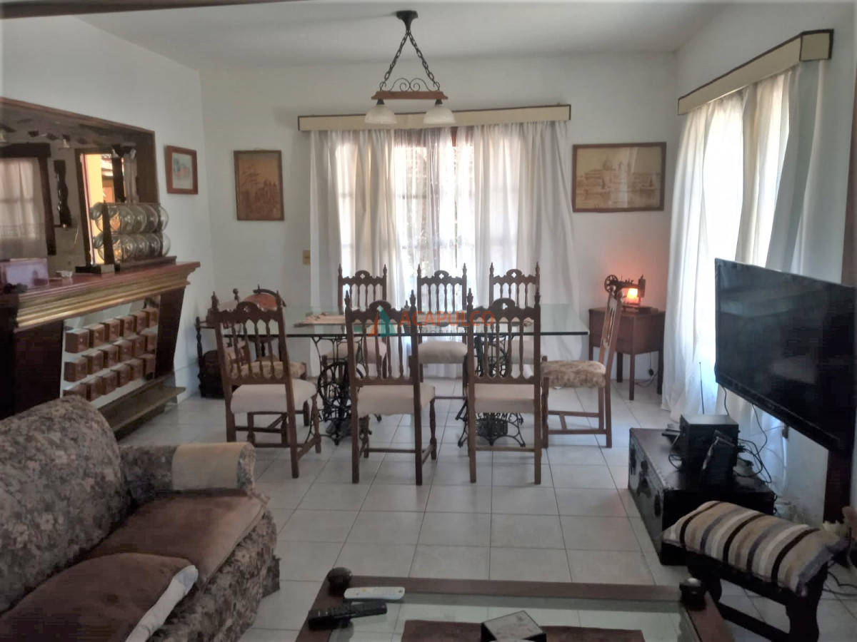 Casa Ref.3361/JARDINES-DE-CORDOBA-CASA-DE-3-DORMITORIOS-Y-PARRILLERO-MUY-COMODA---Punta-del-Este- - JARDINES DE CORDOBA CASA DE 3 DORMITORIOS Y PARRILLERO MUY COMODA - Punta del Este 