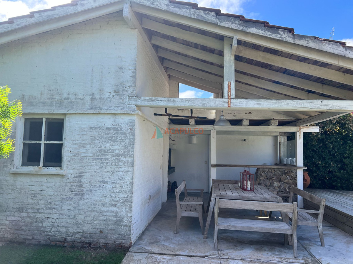 Apartamento ID.4702 - Casa en venta en La Barra frente al Mar 