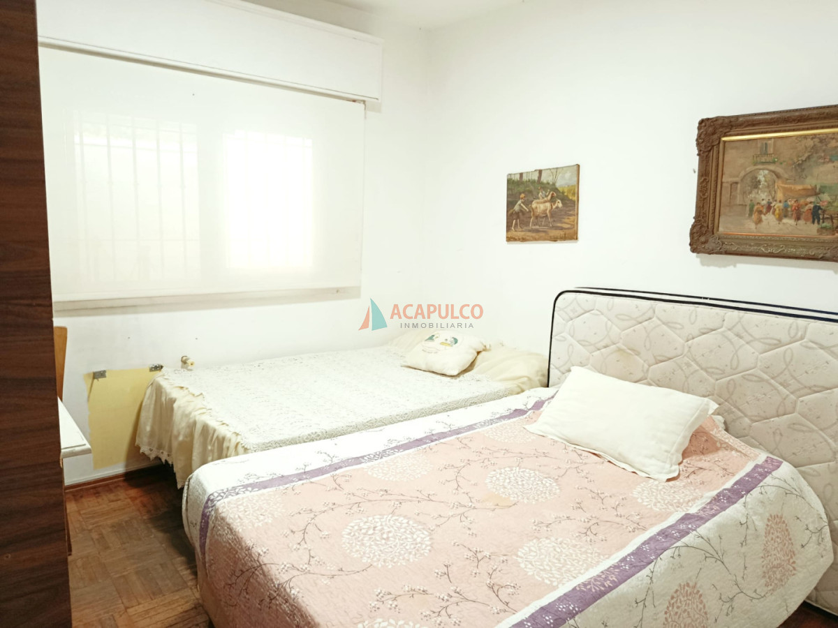 Casa ID.4630 - Casa en Venta 4 Dormitorios, 3 baños, fondo con Piscina y Parrillero.