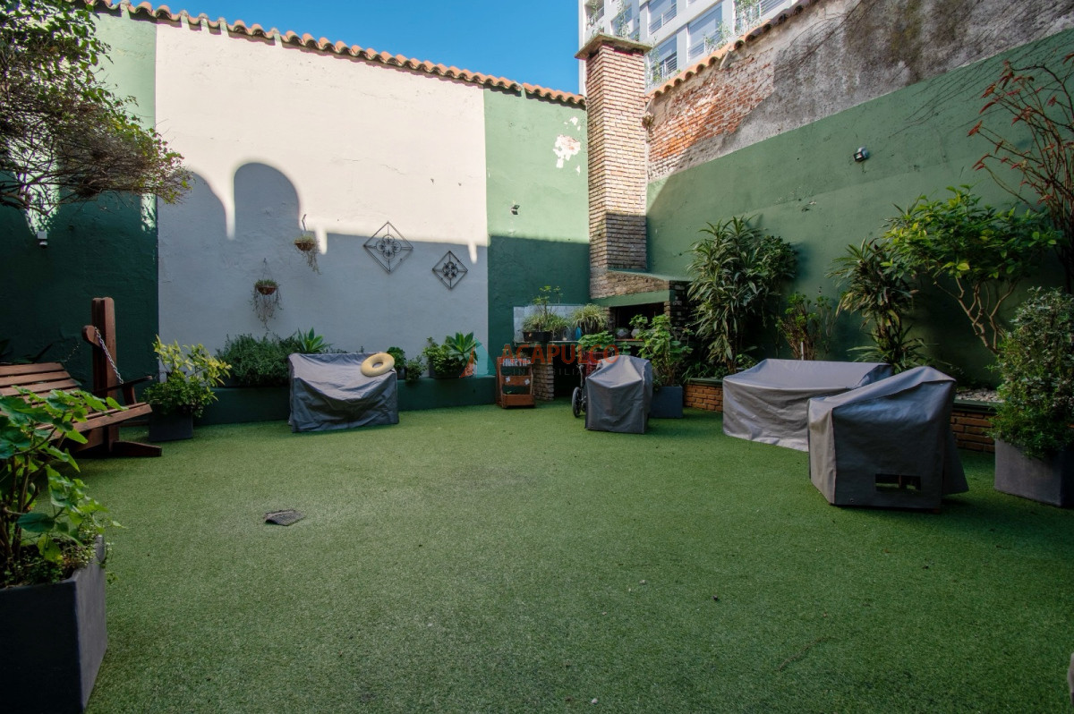 Apartamento ID.6115 - Venta casa en el centro de Montevideo, se vende con Renta ideal inversion 