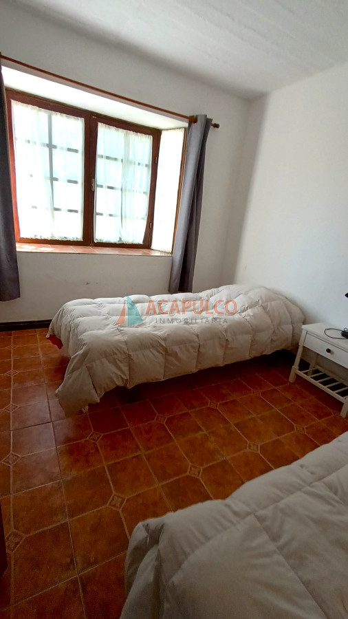 Casa Ref.2459 - Venta de cómoda casa en La Barra - 3 dormtiorios y 2 baños