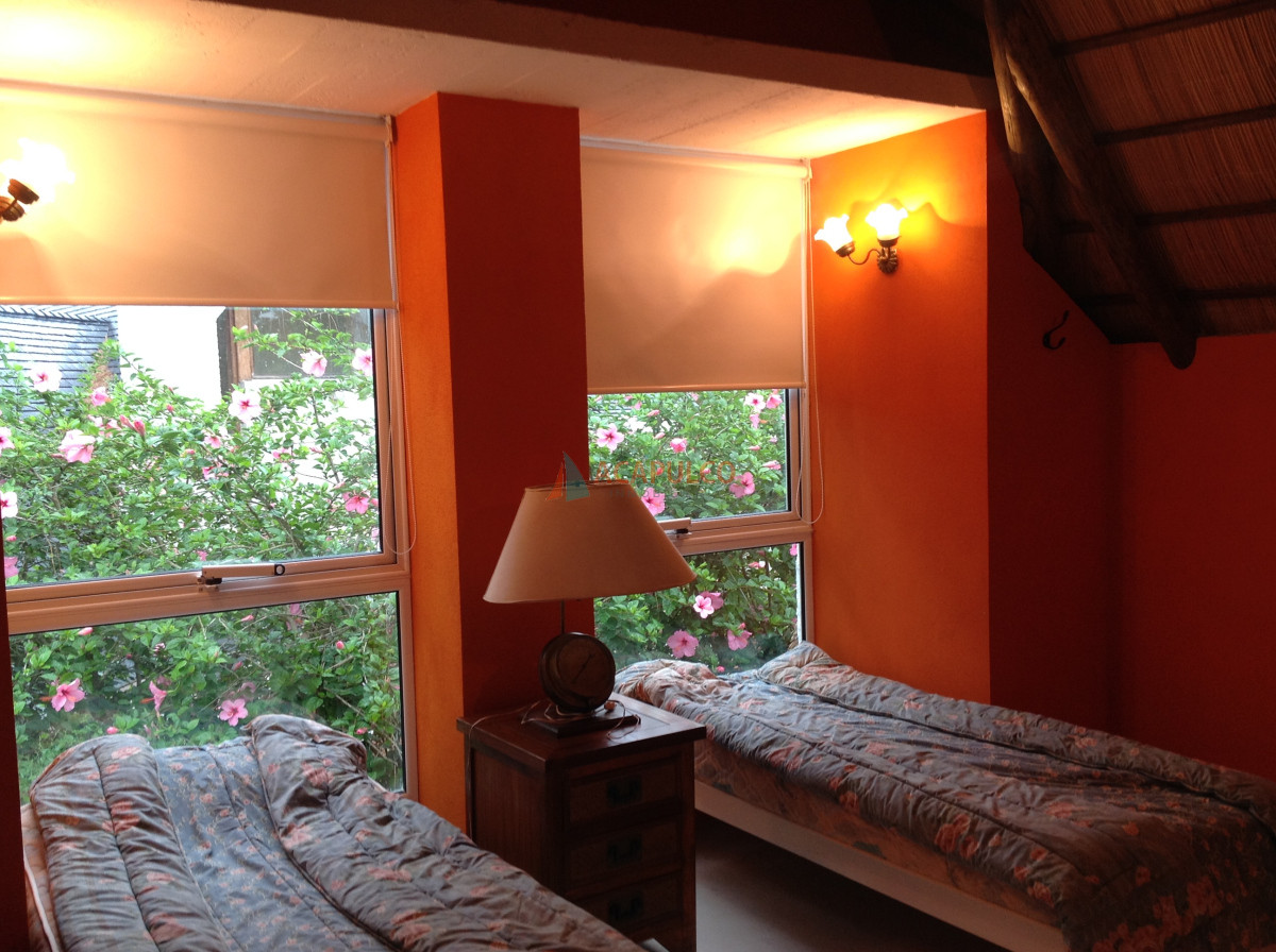 Casa ID.2321 - Casa en Venta - 5 Dormitorios + Dependencia - Punta del Este