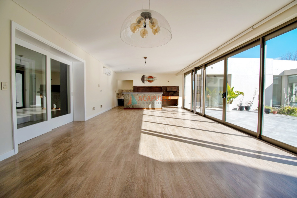 Casa ID.6184 - Venta Casa Barrio Privado  4 dormitorios, barbacoa cerrada, piscina climatizada, jacuzzi, sauna y gimnasio