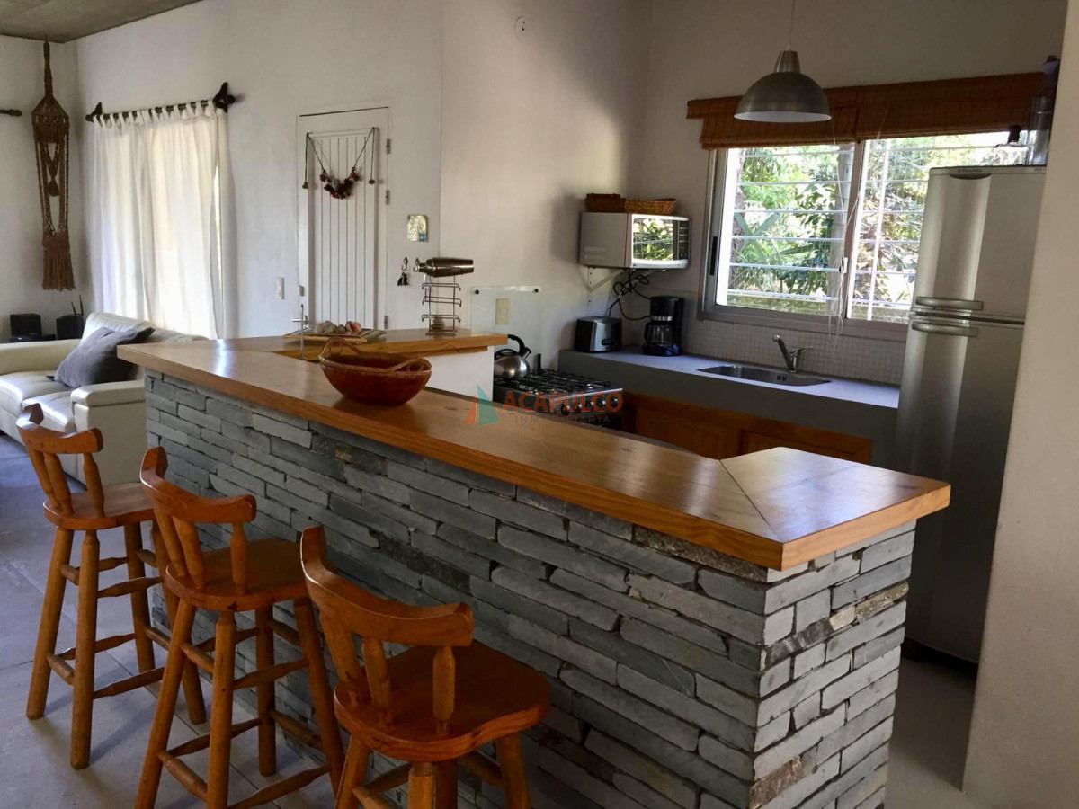 Casa Ref.2749/ALQUILER-EXCELENTE-PROPIEDAD-LA-BARRA-3-dormitorios-Aire-acondicionado-alarma- - ALQUILER EXCELENTE PROPIEDAD LA BARRA 3 dormitorios Aire acondicionado alarma 