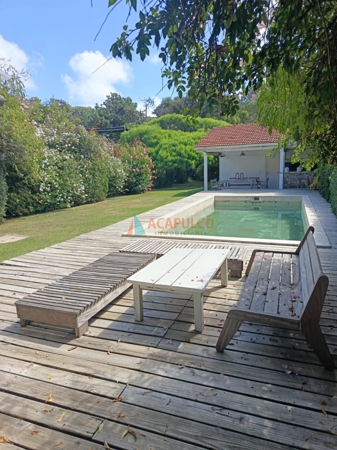 Apartamento ID.4702 - Casa en venta en La Barra frente al Mar 