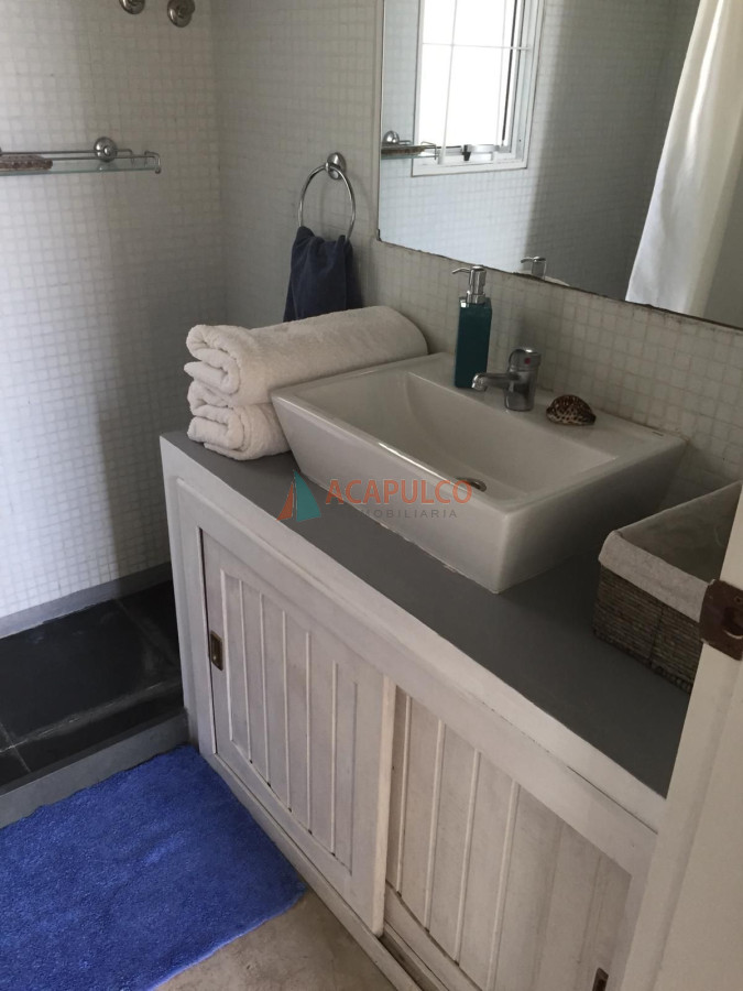 Casa Ref.2749/ALQUILER-EXCELENTE-PROPIEDAD-LA-BARRA-3-dormitorios-Aire-acondicionado-alarma- - ALQUILER EXCELENTE PROPIEDAD LA BARRA 3 dormitorios Aire acondicionado alarma 