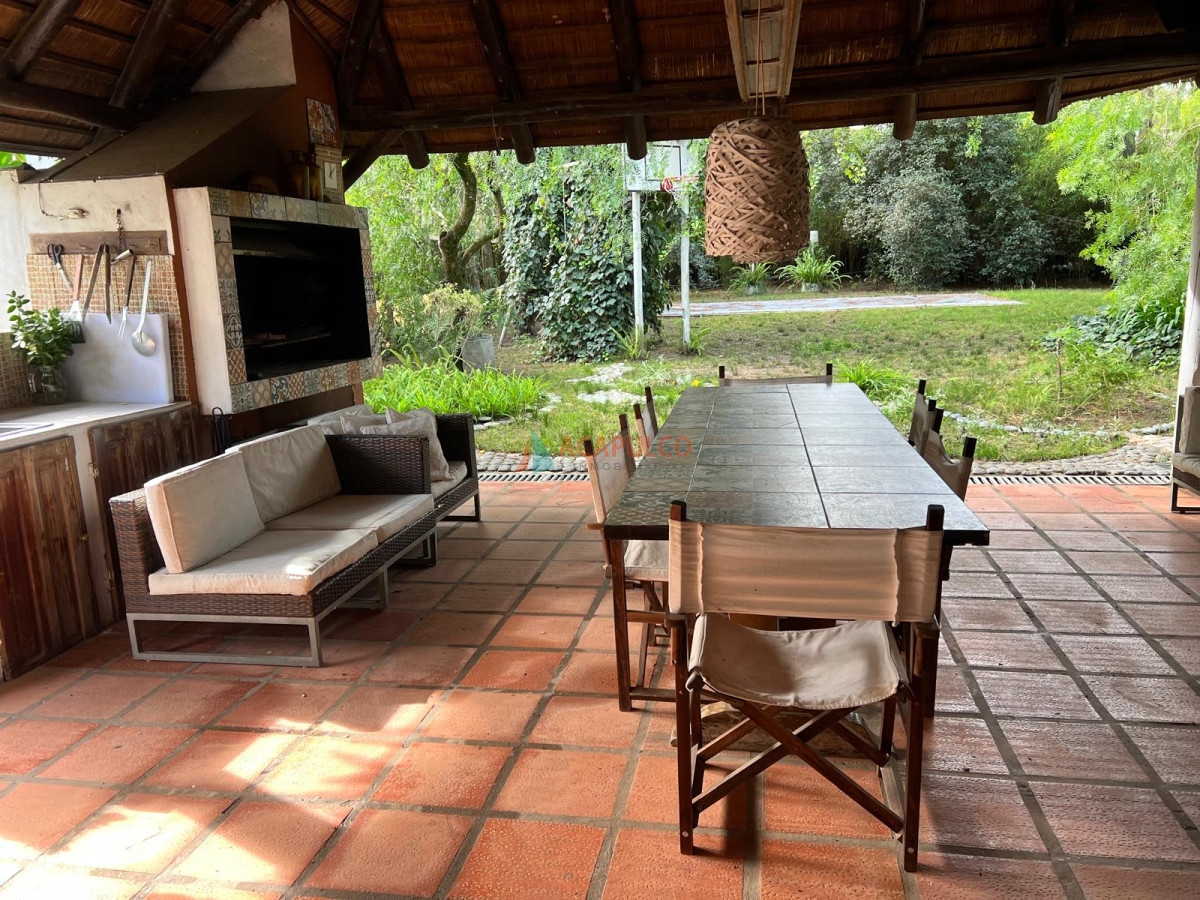 Casa Ref.4722 - HERMOSO CHALET EN PINARES DE 4 DORMITORIOS CON PISCINA
