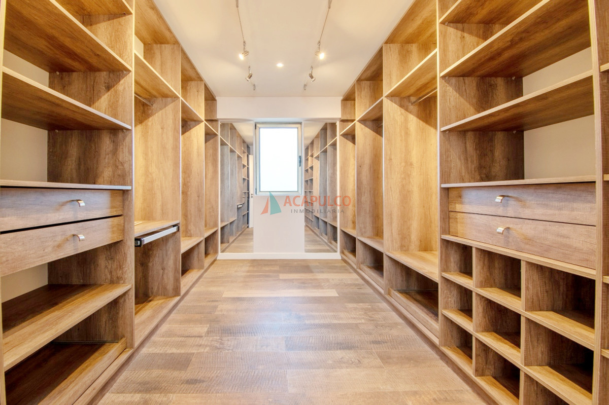 Casa ID.6184 - Venta Casa Barrio Privado  4 dormitorios, barbacoa cerrada, piscina climatizada, jacuzzi, sauna y gimnasio