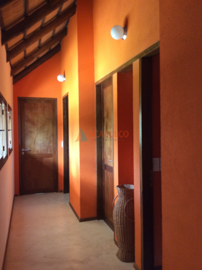 Casa ID.2321 - Casa en Venta - 5 Dormitorios + Dependencia - Punta del Este