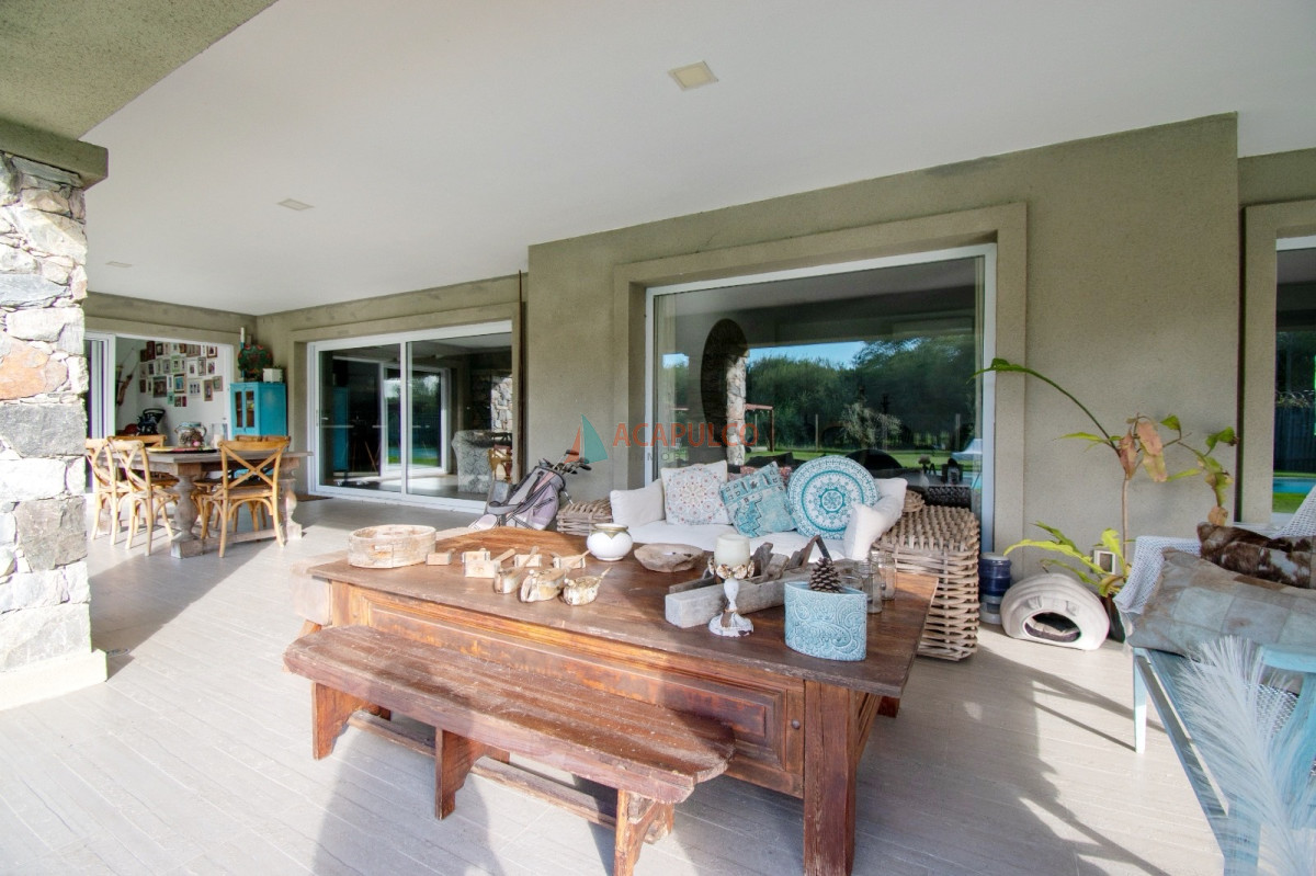 Casa ID.5190 - Venta Casa 4 dormitorios Barrio Privado