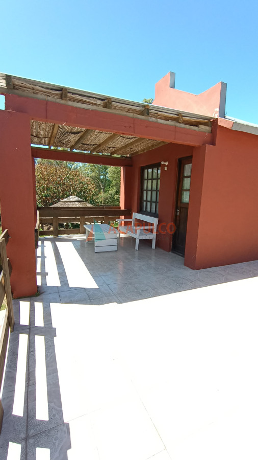 Casa Ref.2459 - Venta de cómoda casa en La Barra - 3 dormtiorios y 2 baños