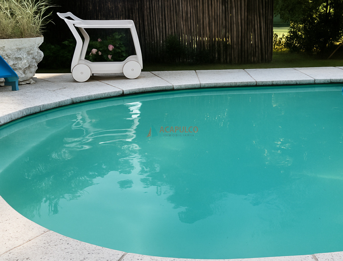 Casa ID.2321 - Casa en Venta - 5 Dormitorios + Dependencia - Punta del Este