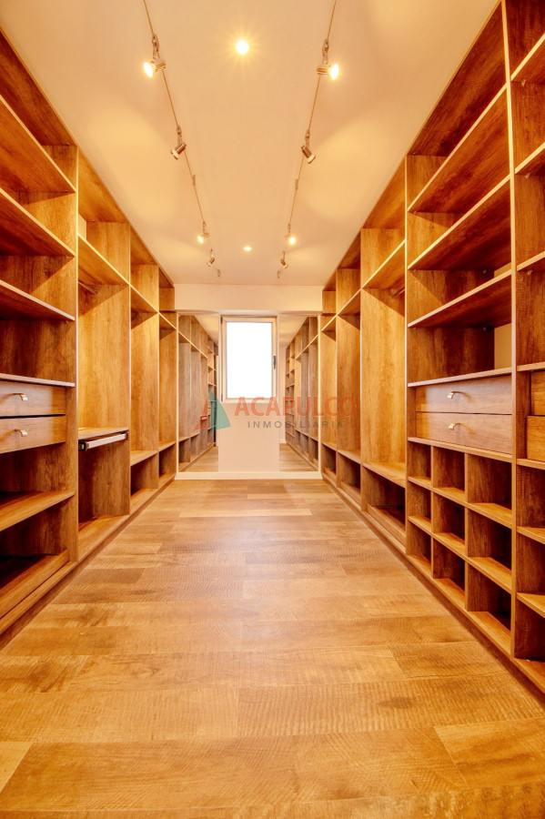 Casa ID.6184 - Venta Casa Barrio Privado  4 dormitorios, barbacoa cerrada, piscina climatizada, jacuzzi, sauna y gimnasio