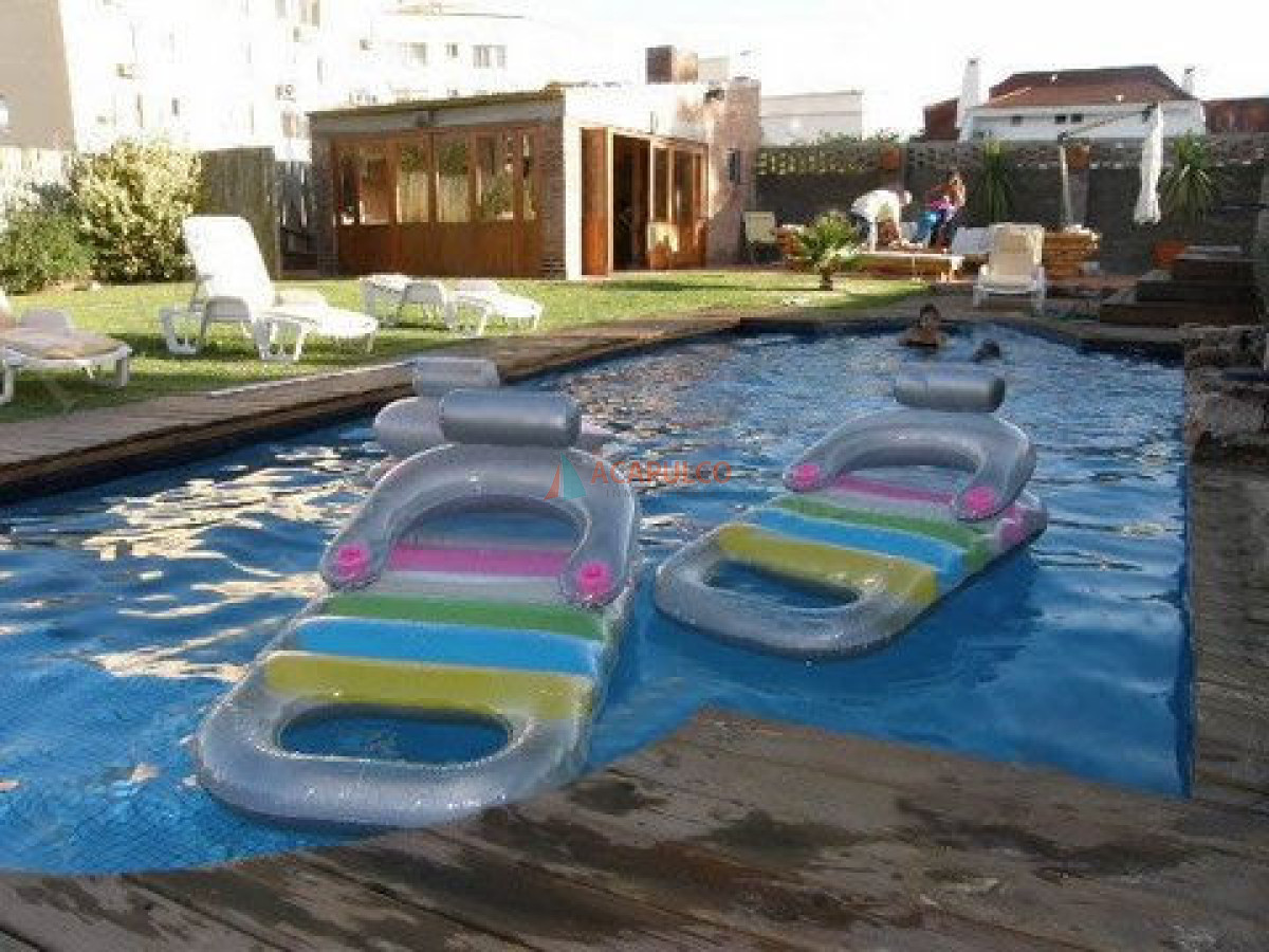 Casa Ref.2270 - Casa en Pinares 3 Dormitorios + Dependencia - Piscina - Punta del Este