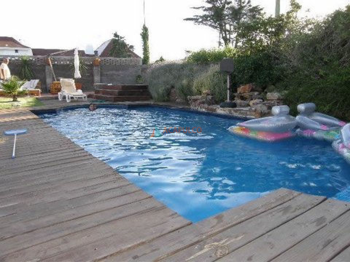 Casa Ref.2270 - Casa en Pinares 3 Dormitorios + Dependencia - Piscina - Punta del Este