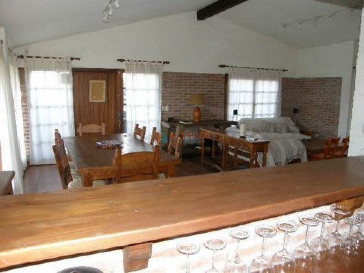 Casa Ref.2270 - Casa en Pinares 3 Dormitorios + Dependencia - Piscina - Punta del Este