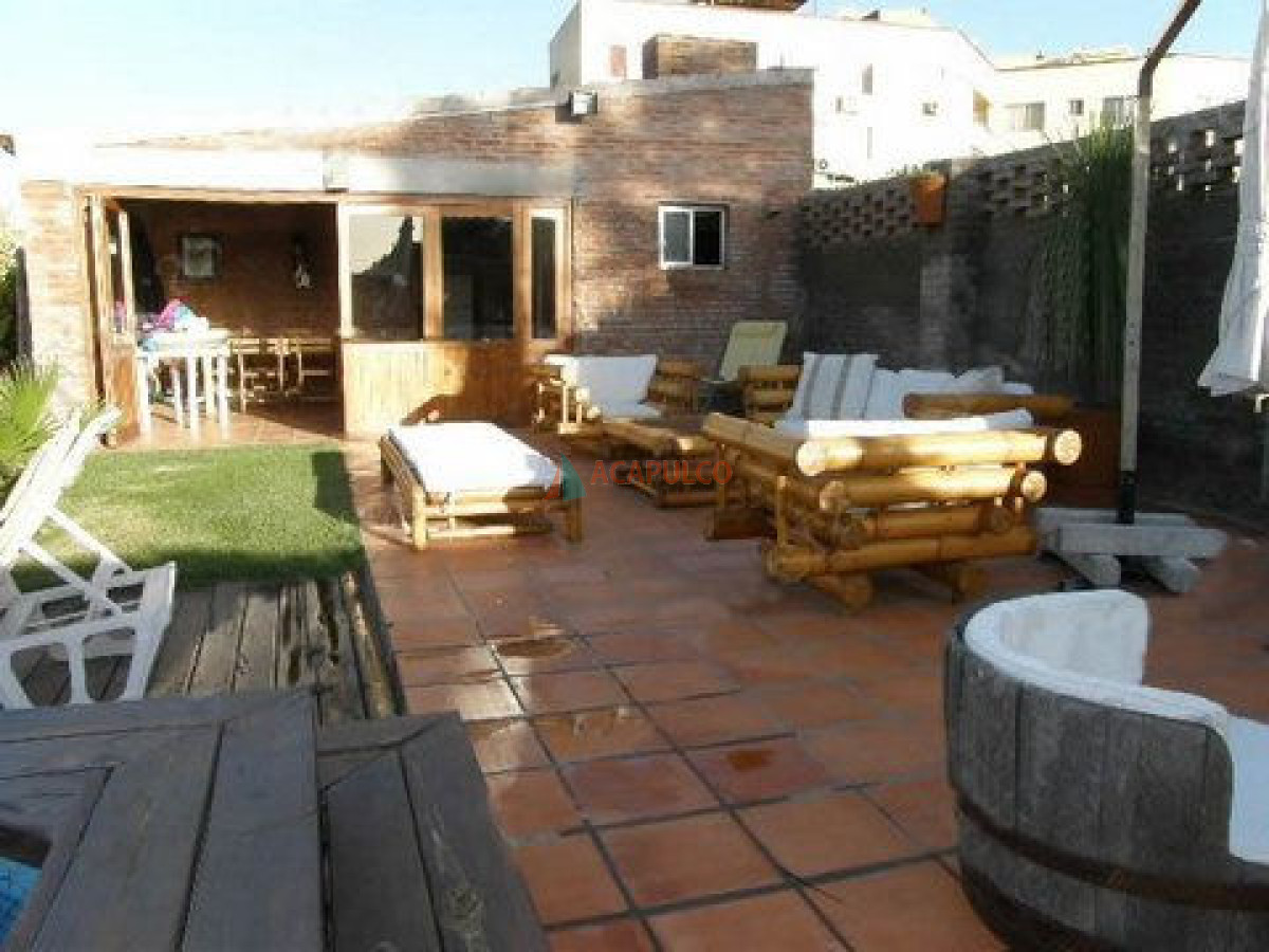 Casa Ref.2270 - Casa en Pinares 3 Dormitorios + Dependencia - Piscina - Punta del Este