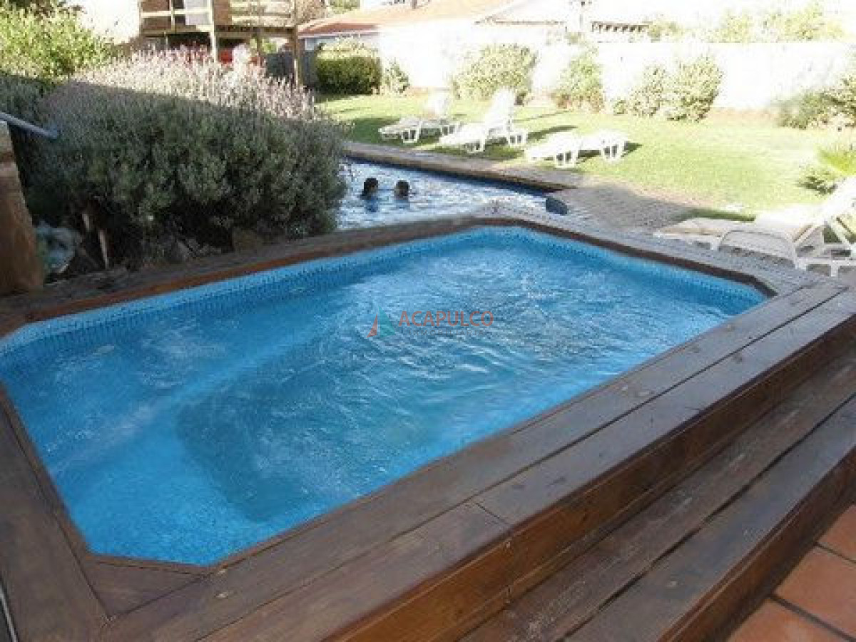 Casa Ref.2270 - Casa en Pinares 3 Dormitorios + Dependencia - Piscina - Punta del Este