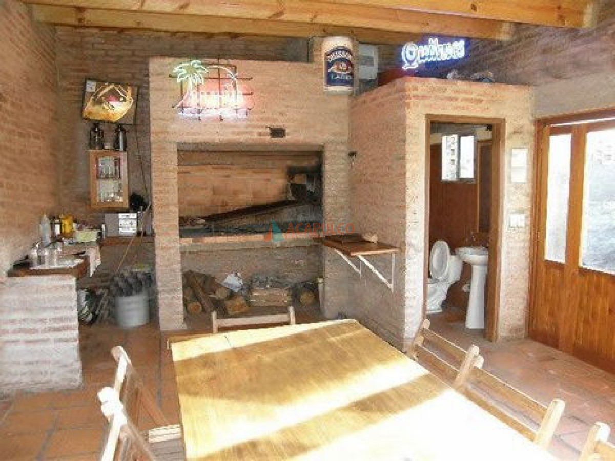 Casa Ref.2270 - Casa en Pinares 3 Dormitorios + Dependencia - Piscina - Punta del Este