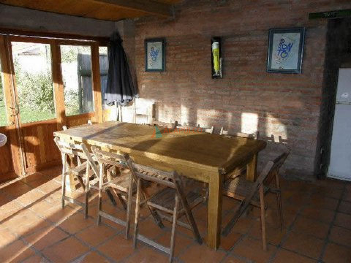 Casa Ref.2270 - Casa en Pinares 3 Dormitorios + Dependencia - Piscina - Punta del Este