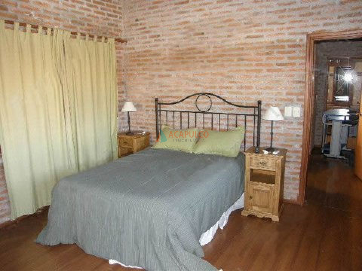 Casa Ref.2270 - Casa en Pinares 3 Dormitorios + Dependencia - Piscina - Punta del Este
