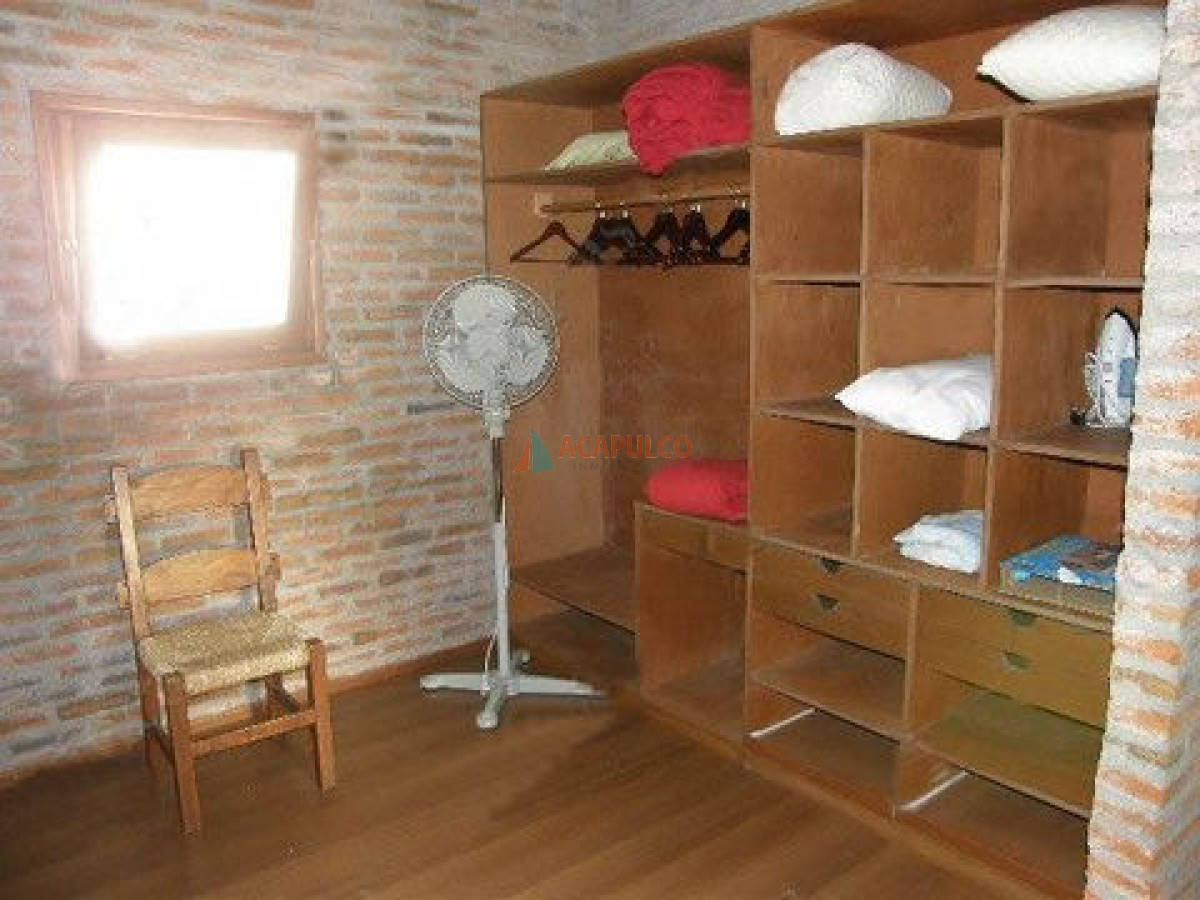 Casa Ref.2270 - Casa en Pinares 3 Dormitorios + Dependencia - Piscina - Punta del Este