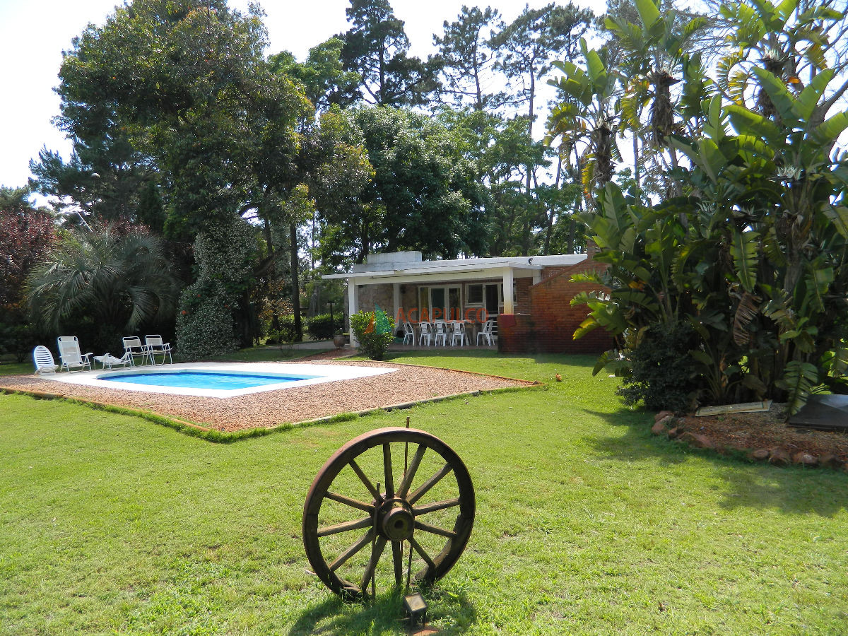 Casa Ref.2414/Casa-con-2500-m.-de-jardin,-piscina,-parrillero,-cancha-de-padle - Casa con 2500 m. de jardin, piscina, parrillero, cancha de padle