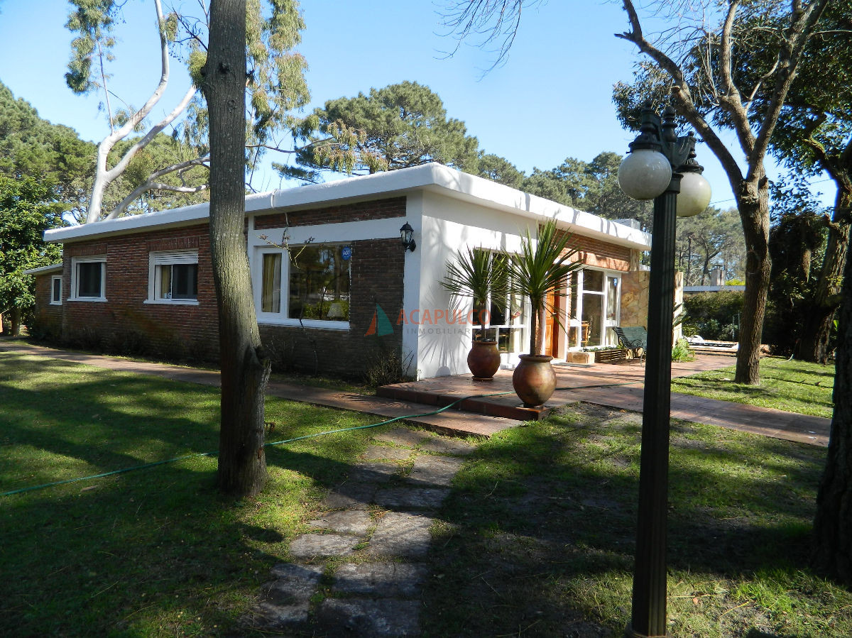 Casa Ref.2414/Casa-con-2500-m.-de-jardin,-piscina,-parrillero,-cancha-de-padle - Casa con 2500 m. de jardin, piscina, parrillero, cancha de padle