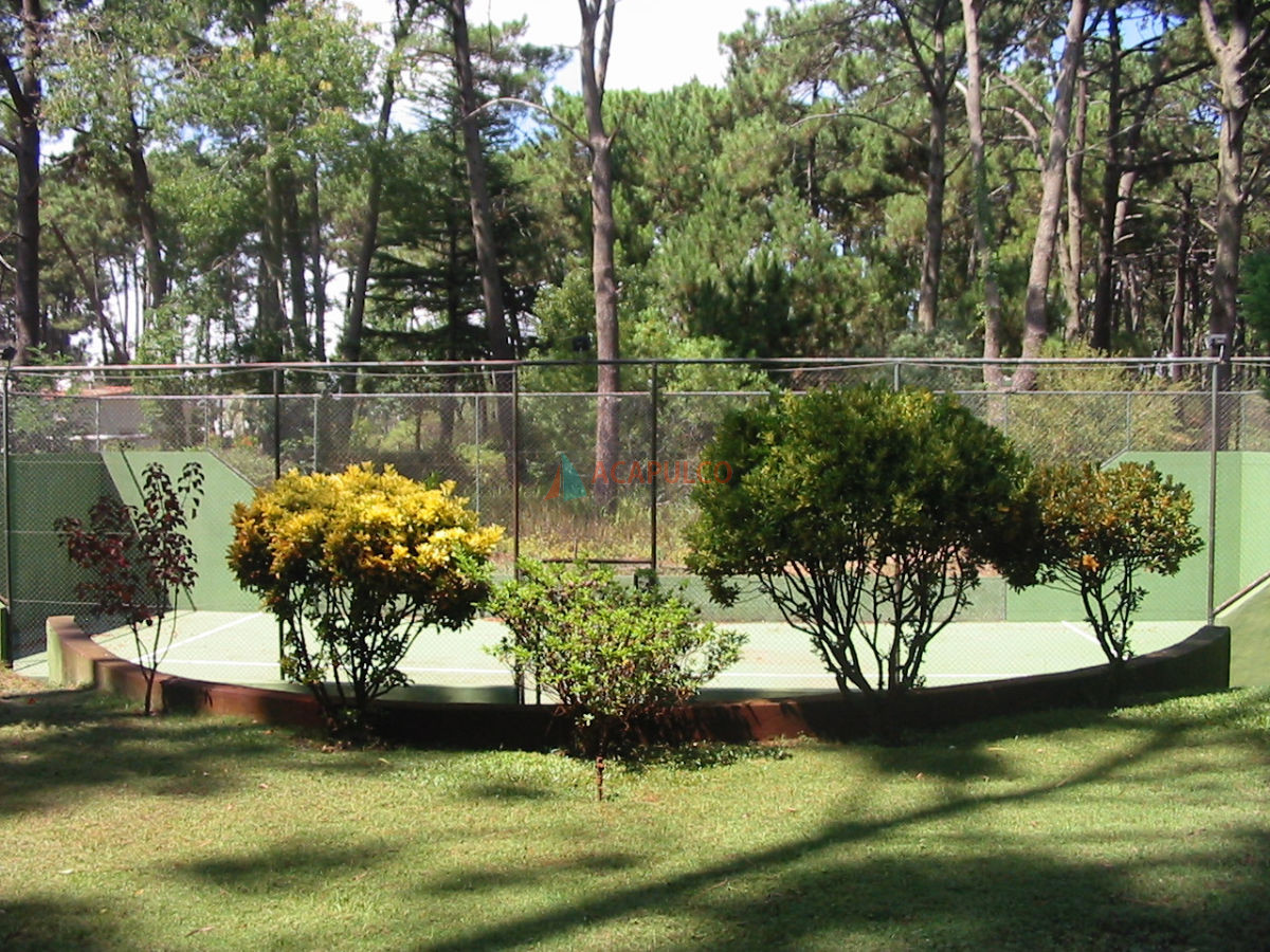 Casa Ref.2414/Casa-con-2500-m.-de-jardin,-piscina,-parrillero,-cancha-de-padle - Casa con 2500 m. de jardin, piscina, parrillero, cancha de padle