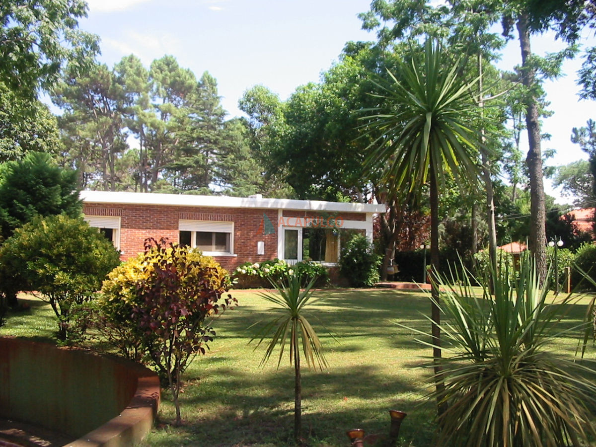 Casa Ref.2414/Casa-con-2500-m.-de-jardin,-piscina,-parrillero,-cancha-de-padle - Casa con 2500 m. de jardin, piscina, parrillero, cancha de padle