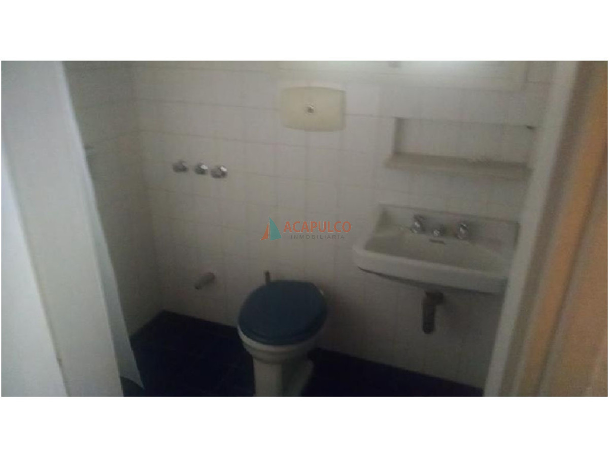 Apartamento ID.2424 - MUY BUENA CASA - 1020 M2 TERRENO Y 180 M2 EDIFICADOS