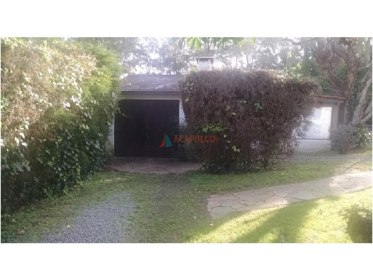 Apartamento ID.2424 - MUY BUENA CASA - 1020 M2 TERRENO Y 180 M2 EDIFICADOS