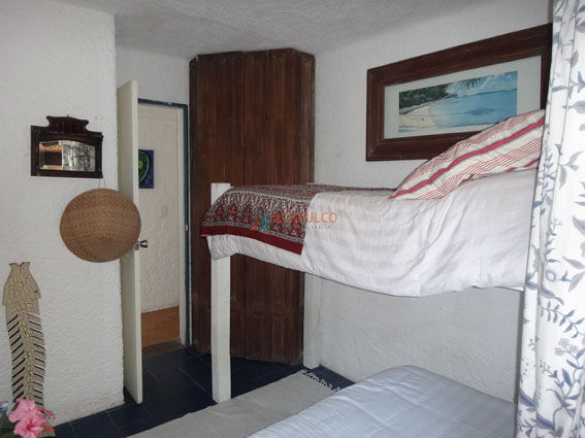 Casa Ref.2540/js/swipebox/images/images/sierra2.png - Casa en Venta - 5 Dormitorios + Dependencia - La Barra  - 150mts del Mar