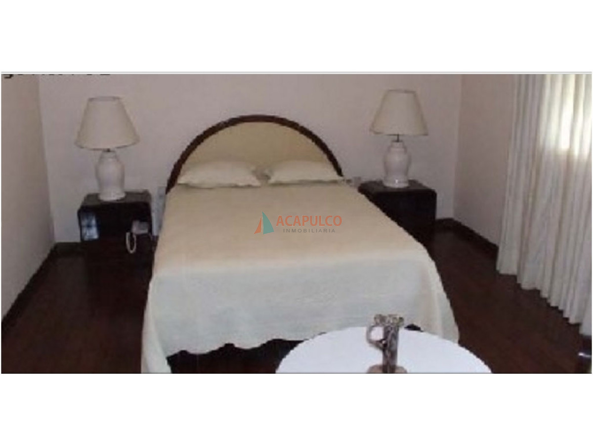 Apartamento ID.2623 - MUY BUENA CASA ZONA MANSA 3500 M2 DE PARQUE