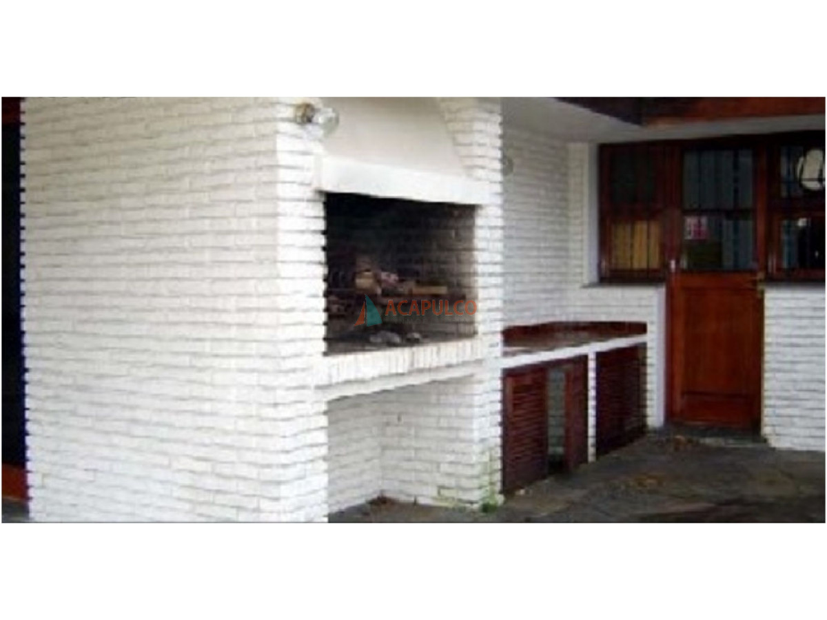 Apartamento ID.2623 - MUY BUENA CASA ZONA MANSA 3500 M2 DE PARQUE