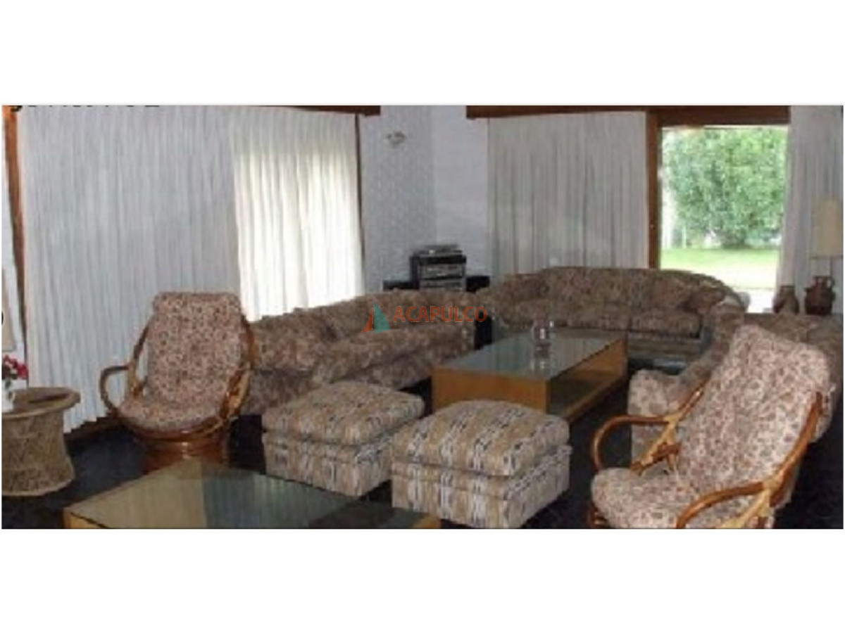 Apartamento ID.2623 - MUY BUENA CASA ZONA MANSA 3500 M2 DE PARQUE