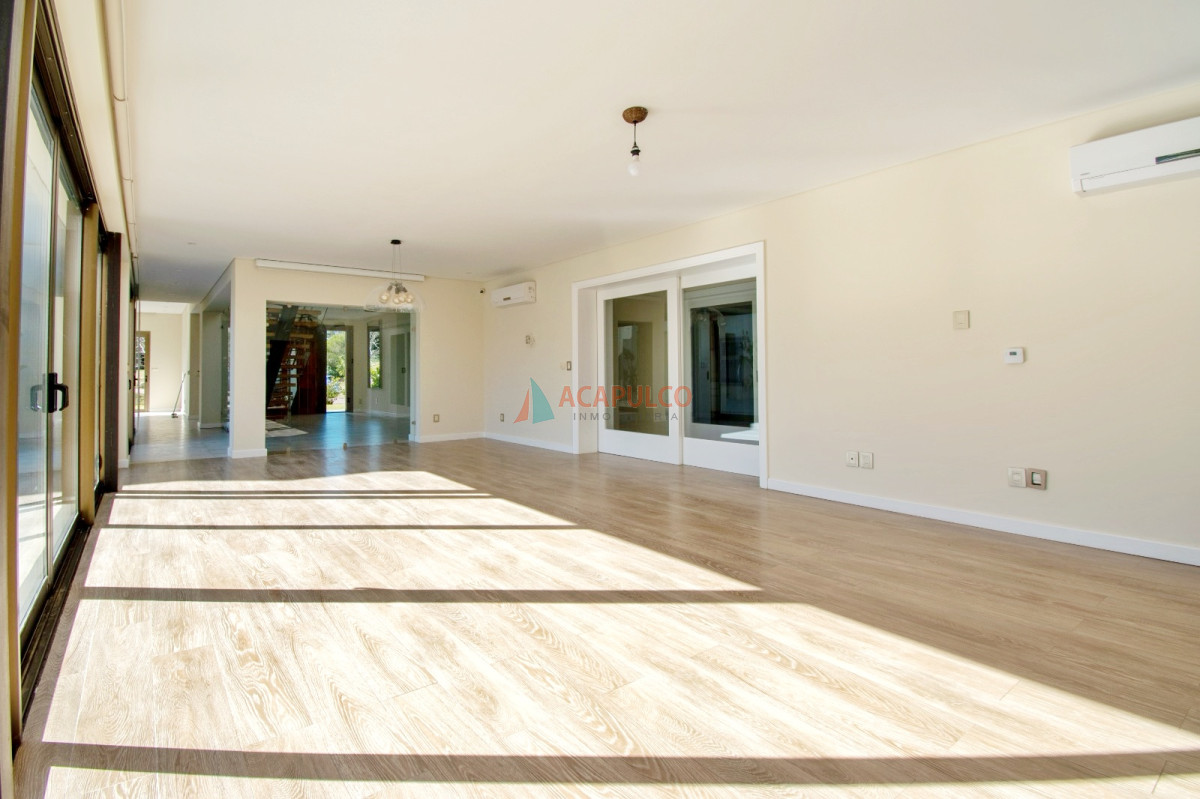 Casa ID.6184 - Venta Casa Barrio Privado  4 dormitorios, barbacoa cerrada, piscina climatizada, jacuzzi, sauna y gimnasio