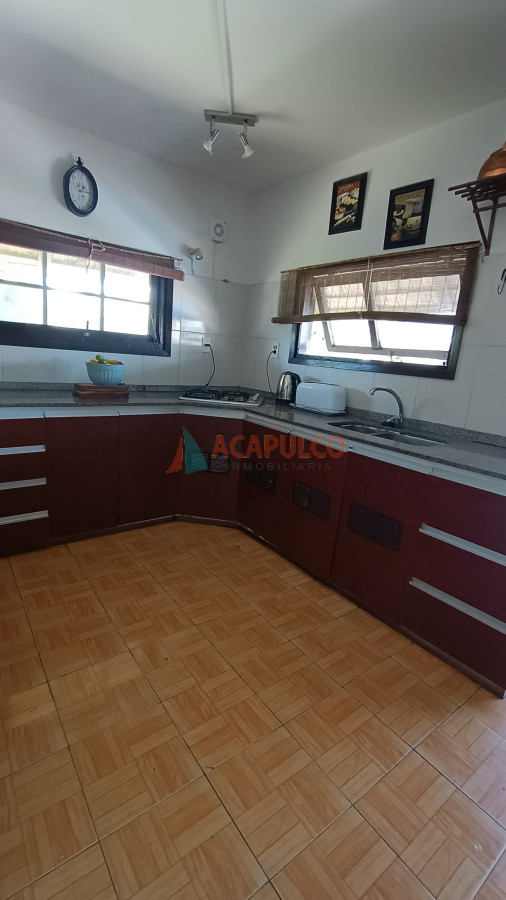 Casa Ref.2443 - Casa en Balneario Buenos Aires, 4 dormitorios 