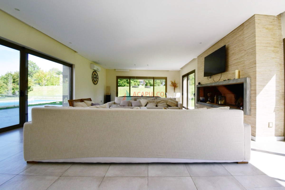 Casa ID.5539 - Venta Casa Barrio Privado  4 dormitorios, barbacoa cerrada, piscina climatizada, jacuzzi, sauna y gimnasio