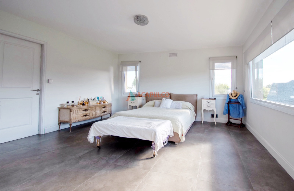 Casa ID.5190 - Venta Casa 4 dormitorios Barrio Privado