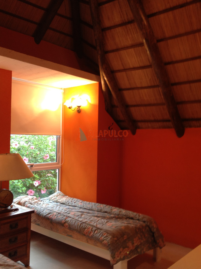 Casa ID.2321 - Casa en Venta - 5 Dormitorios + Dependencia - Punta del Este