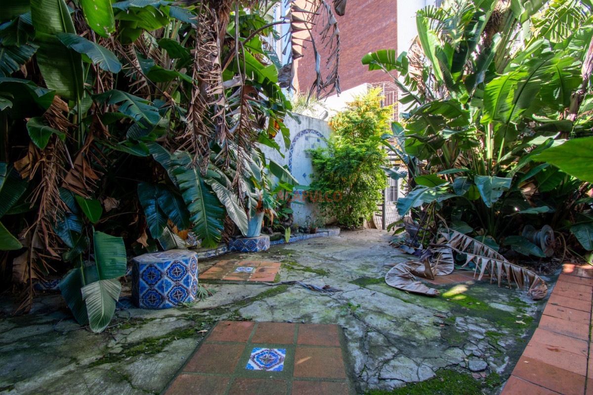 Casa ID.6094 - Venta casa 5 dormitorios fondo garaje en Pocitos a pasos del mar