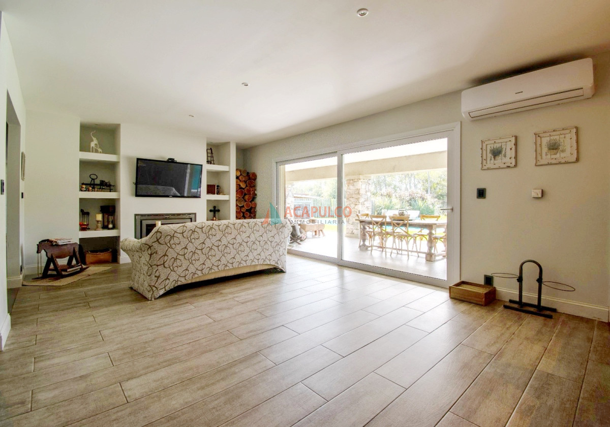 Casa ID.5190 - Venta Casa 4 dormitorios Barrio Privado