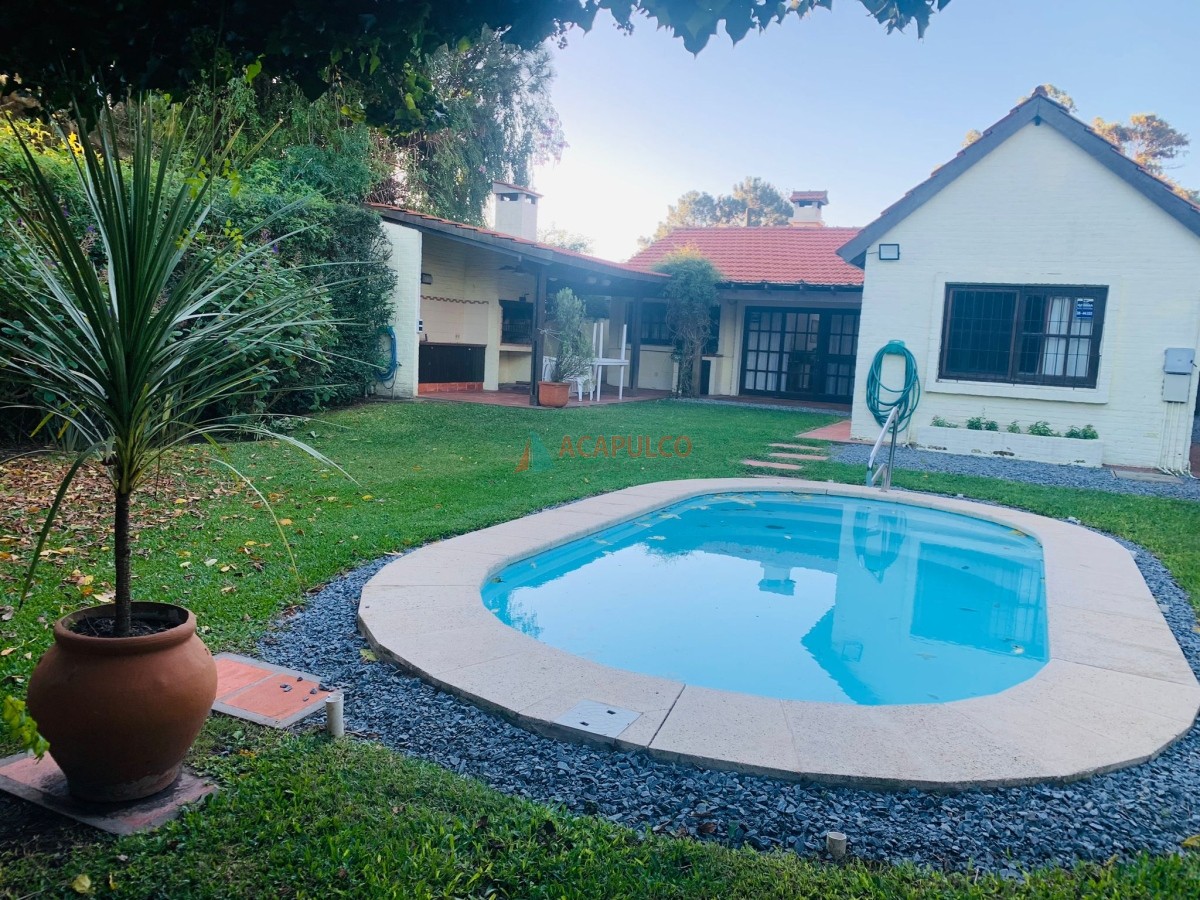 Casa Ref.2325/css/custom/css/responsive/js/swipebox/img/favicon.png - Excelente casa de 3 dormitorios más casa de huéspedes y piscina en Mansa - Punta del Este 