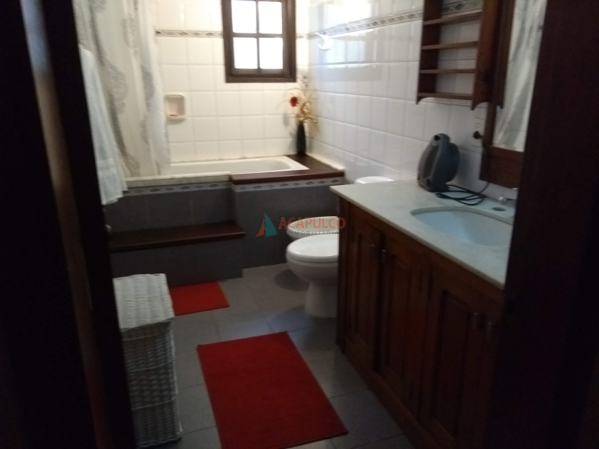 Casa Ref.2610/JARDINES-DE-CORDOBA---MUY-LINDA-CASA-DE-4-DORMITORIOS- - CASA EN VENTA 4 DORMITORIOS  Y DEPENDENCIA DE SERVICIO, PUNTA DEL ESTE