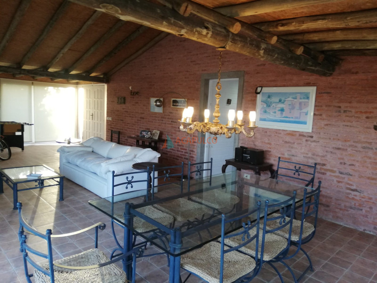 Casa Ref.2434/Casa-en-Balneario-Buenos-Aires,-4-dormitorios-* - Casa en Balneario Buenos Aires, 4 dormitorios *